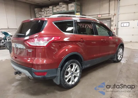 2016 Ford Escape Titanium z USA, uszkodzony, nr VIN 1FMCU9JX5GUA79598